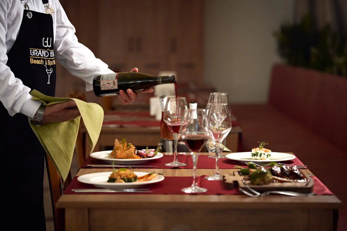 Grand Uysal Beach & Spa Hotel Restaurant & Bars gallery, image 4