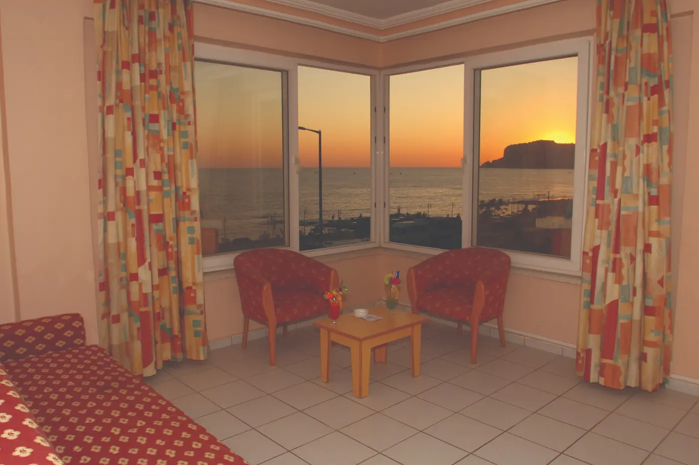 A sea-view Family Suite living space